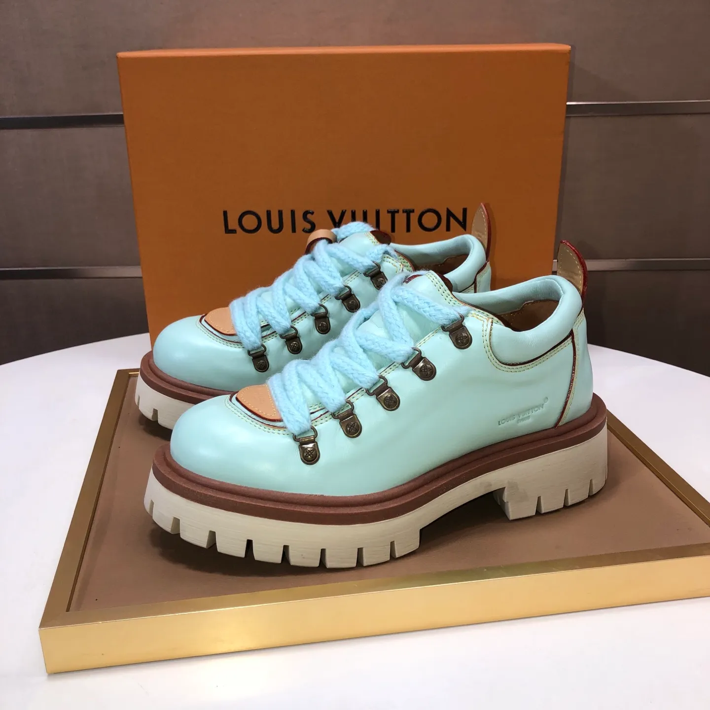 Men's shoes 💰660💰 LV Louis Vuitton 2025 autumn and winter new couple's new style, the original version is developed one to one, retro fashion, handsome and cool mountaineering derby shoes are out of stock 👍 💎 Material: imported first-layer cowhide 💎 Lining: imported lambskin 💎 Outsole: original molded TR non-slip sole 💎 Bottom height: 3.5cm 💎 Shoe size: 35-45 for both men and women